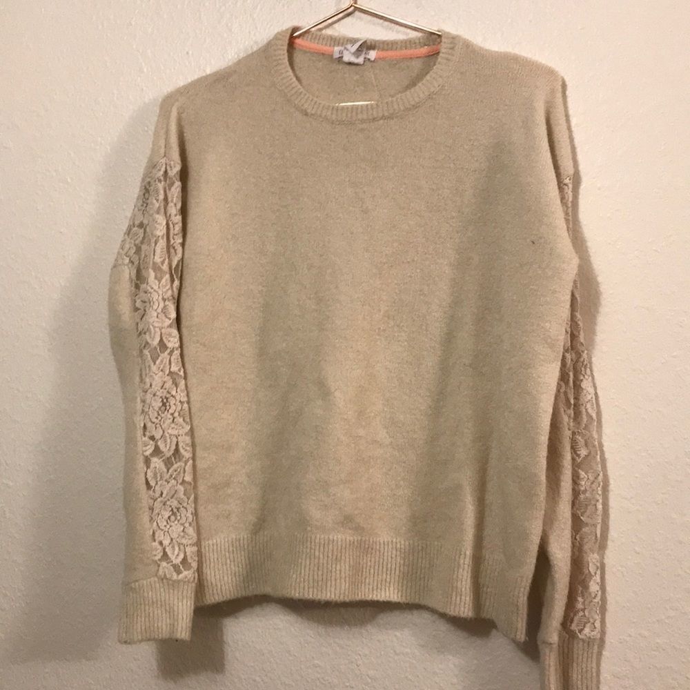 Lace sleeves‎ sweater